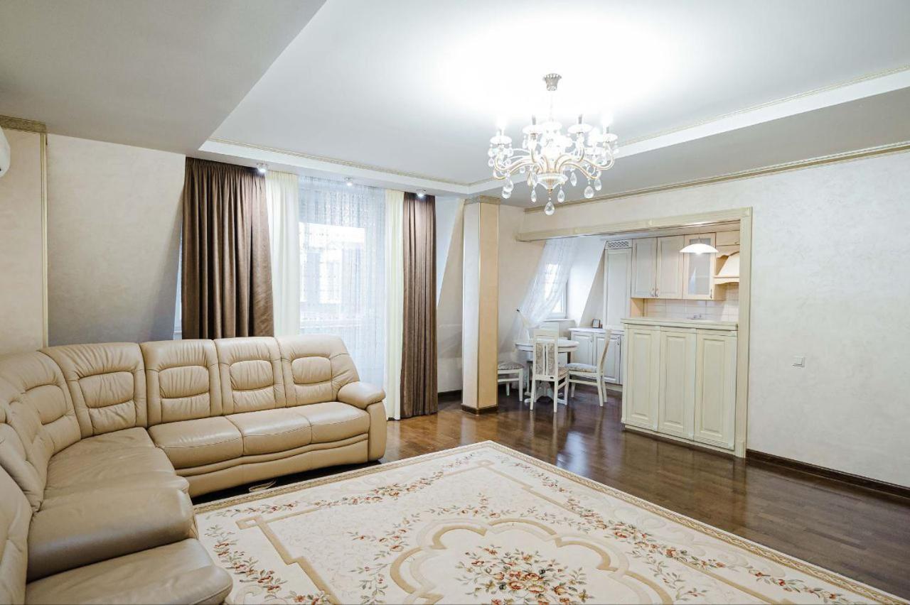 Cathedral Park And Pedestrian Zone Ultracentral Cozy Apartment In Kischinau Exterior foto