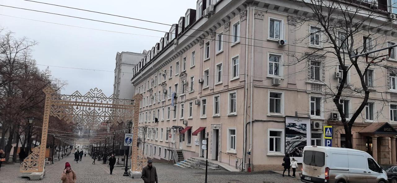 Cathedral Park And Pedestrian Zone Ultracentral Cozy Apartment In Kischinau Exterior foto