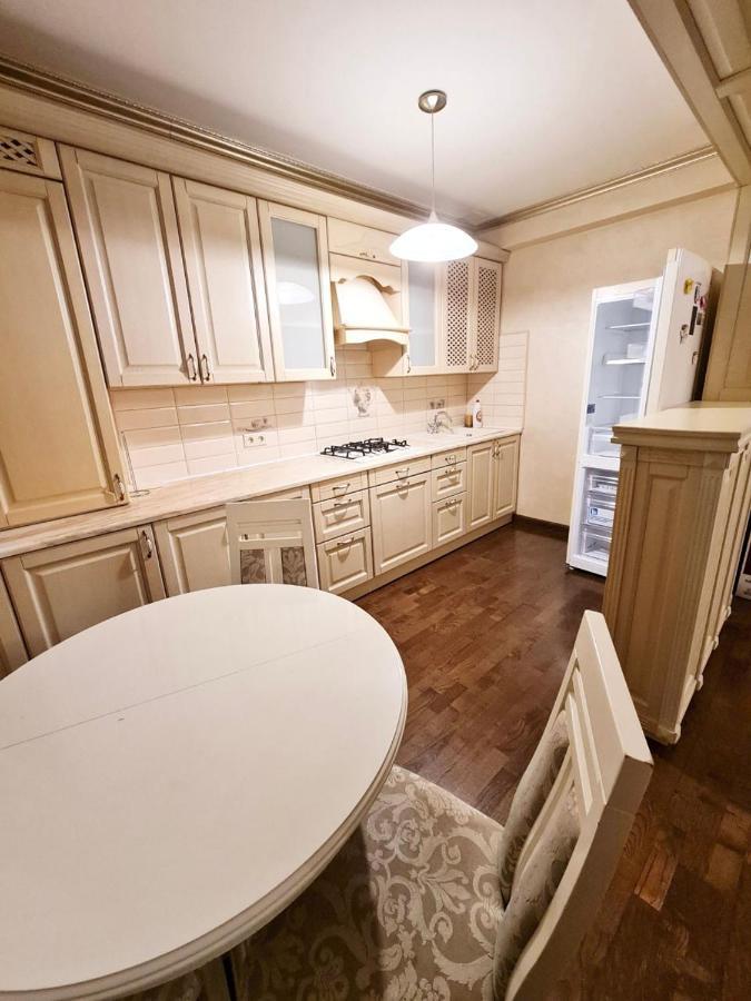 Cathedral Park And Pedestrian Zone Ultracentral Cozy Apartment In Kischinau Exterior foto