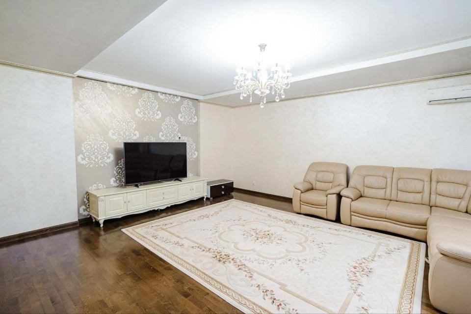 Cathedral Park And Pedestrian Zone Ultracentral Cozy Apartment In Kischinau Exterior foto